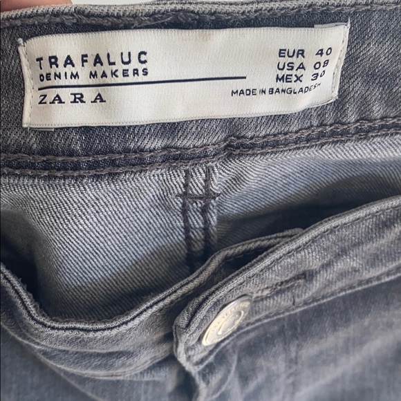 Zara Gray Skinny Jeans with Frayed Bottoms - Picture 4 of 8